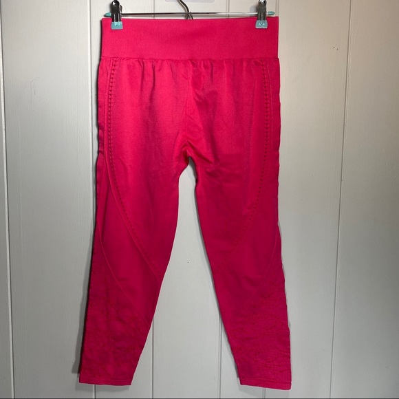 Fabletics Seamless High-Waisted Capri - Picture 4 of 7